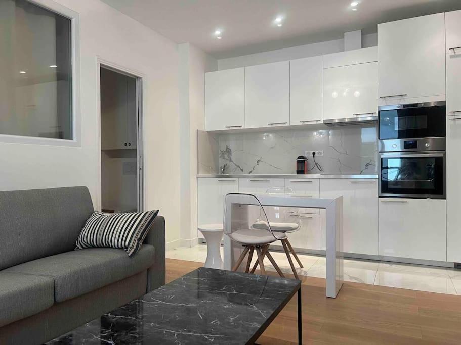 Luxury Appartment, Champs Elysees, Neuf ! Paris Luaran gambar