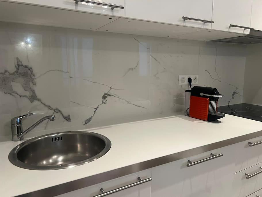 Luxury Appartment, Champs Elysees, Neuf ! Paris Luaran gambar