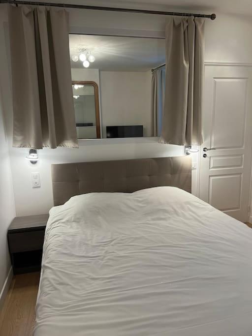 Luxury Appartment, Champs Elysees, Neuf ! Paris Luaran gambar