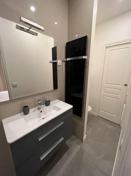 Luxury Appartment, Champs Elysees, Neuf ! Paris Luaran gambar