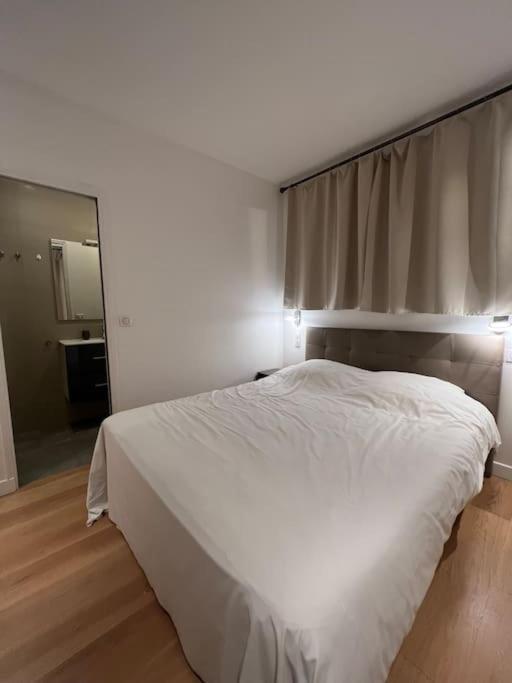 Luxury Appartment, Champs Elysees, Neuf ! Paris Luaran gambar