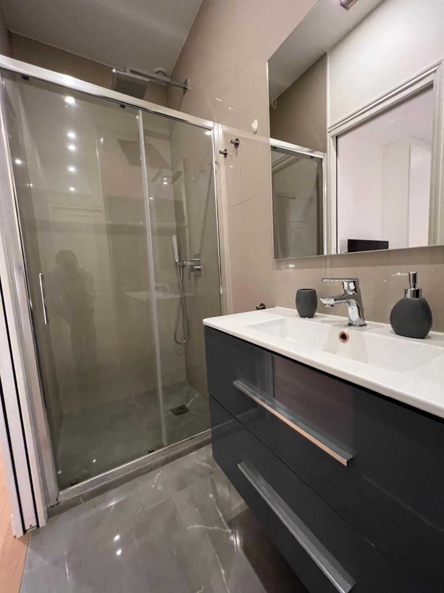 Luxury Appartment, Champs Elysees, Neuf ! Paris Luaran gambar